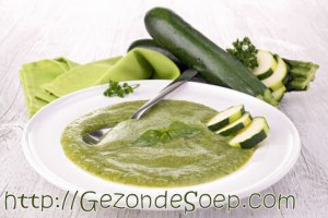 Courgettesoep - Zo maak je dé klassieker + Kruiden-Tips Courgettesoep