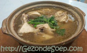 Oosterse kippensoep