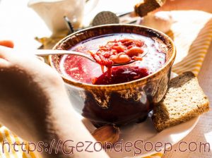 Russische rode bietensoep