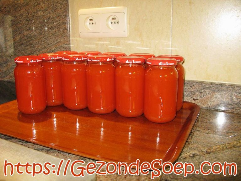 Zelf tomatenpuree maken en bewaren