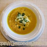 Romige butternutsoep met prei en een lepeltje room – eenvoudig recept van GezondeSoep.com